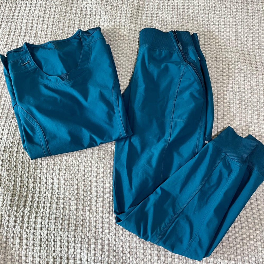 Cherokee Infinity Scrub Set Teal